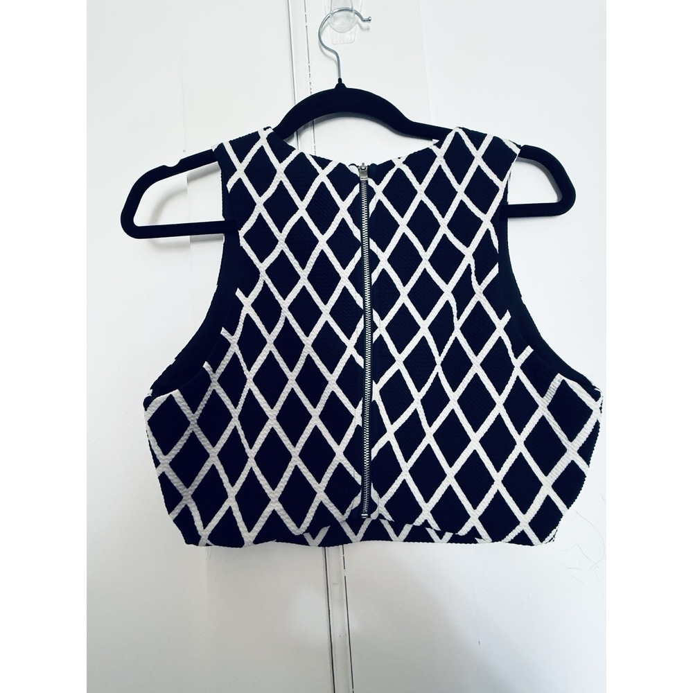 Forever 21 Women's Sleeveless Crew Neck Crop Top Med Textured Diamond/Geo Knit - Picture 3 of 3